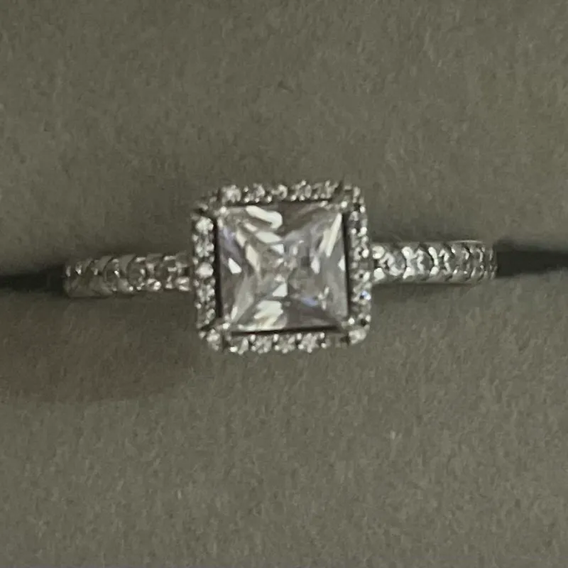 Anillo piedra cuadrada blanca