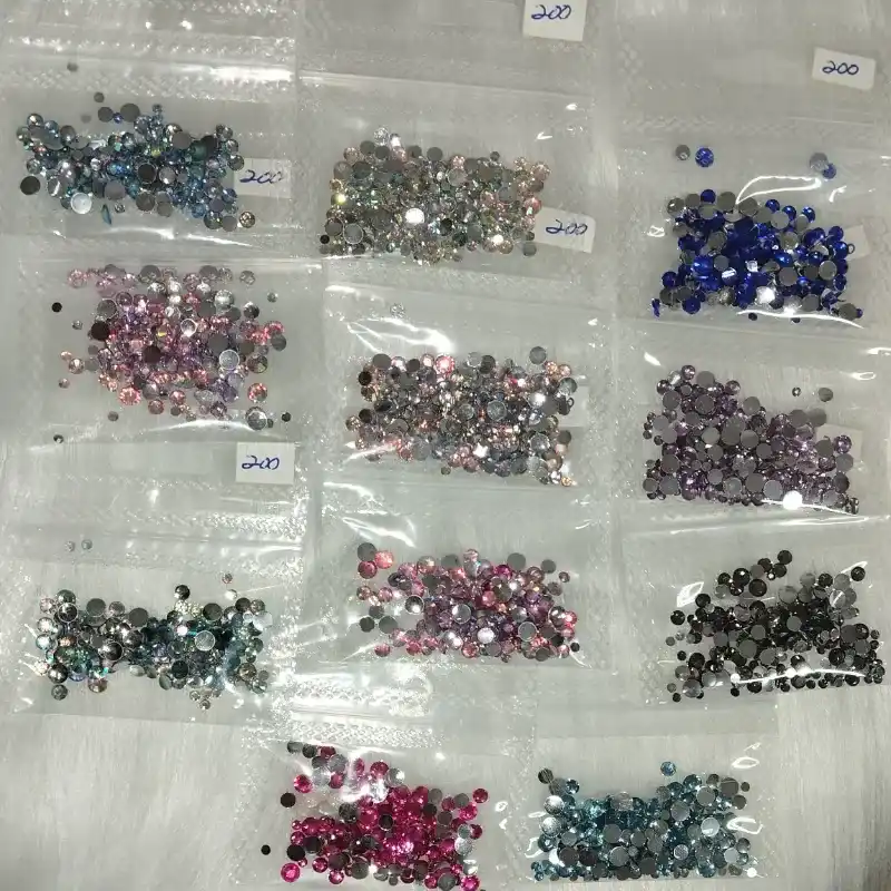 Paquete de piedras de colores