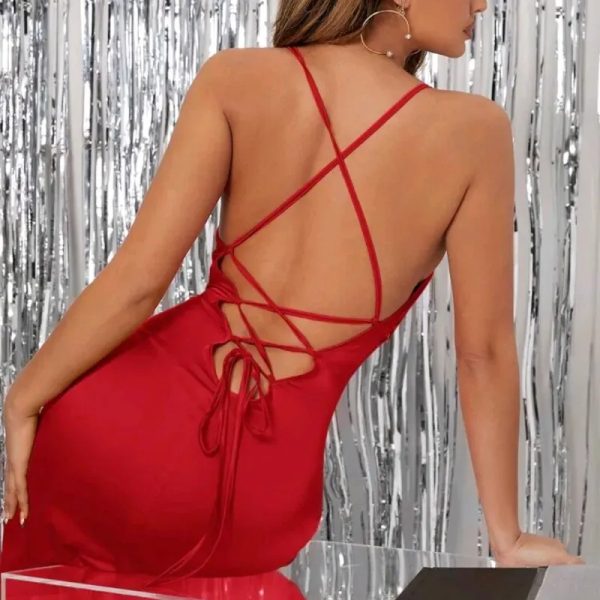 ❤️ Vestido de satín con crucetas en la espalda — Rojo