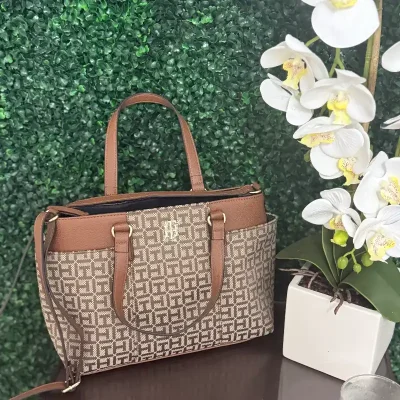 TOMMY bolso carmelita