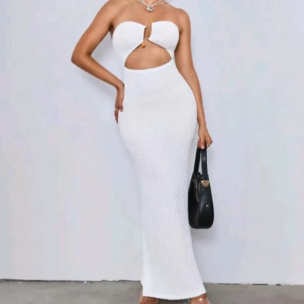 Vestido largo blanco ajustado con pieza dorada