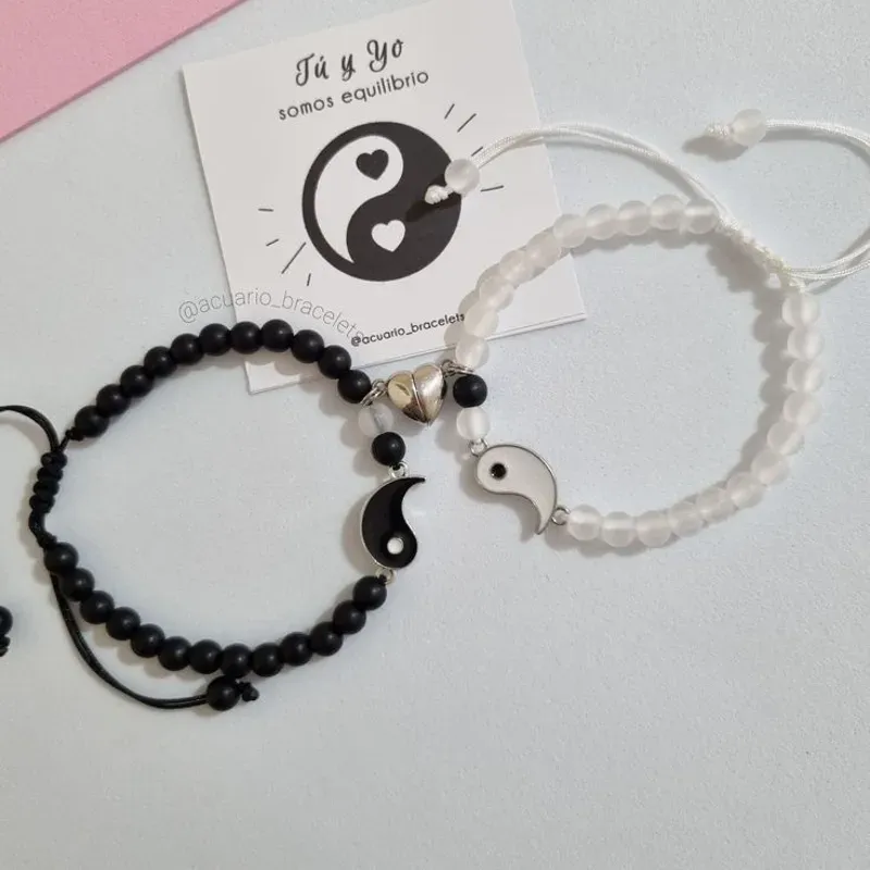 Pulseras de perlas con ying yang y corazón imantado