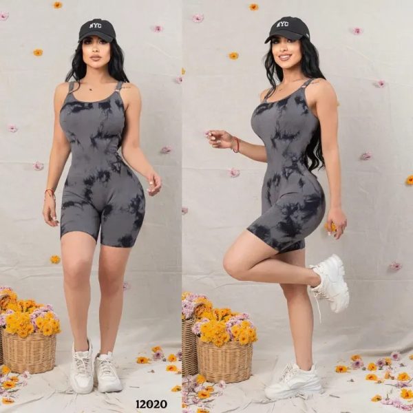 Mono gris y negro