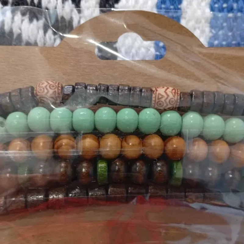 Paquete de pulseras varias