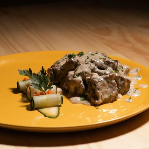 PUNTAS DE FILETE EN SALSA DE QUESO PARMESANO