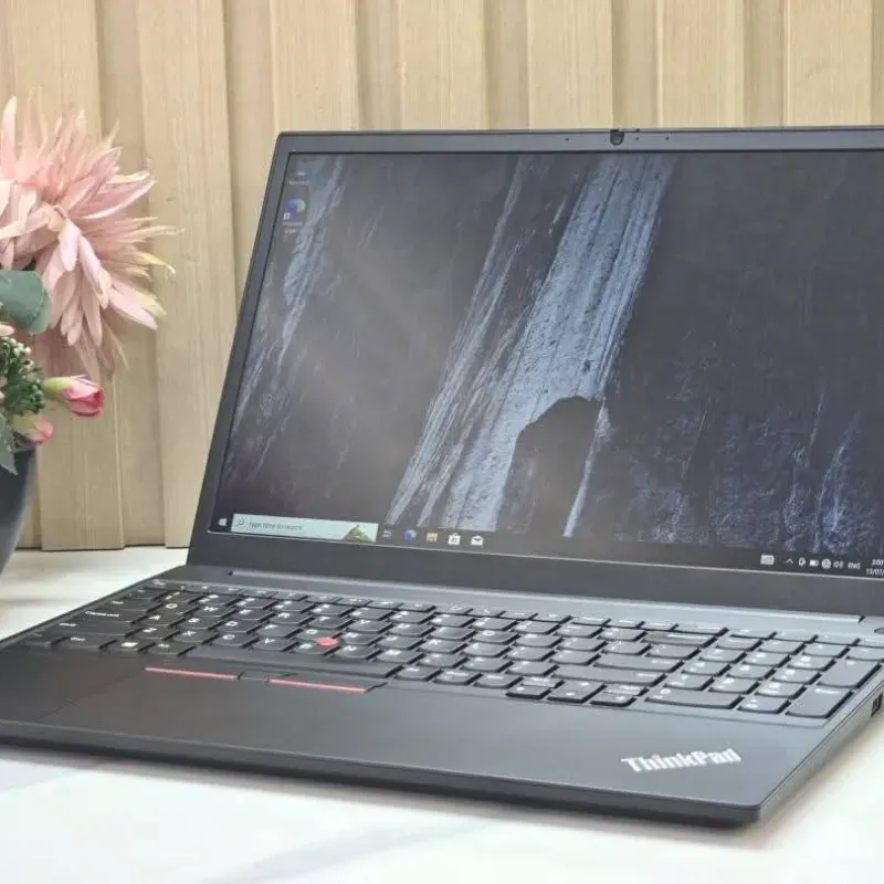 Lenovo ThinkPad E15 GAMA ALTA  Básicamente Nueva