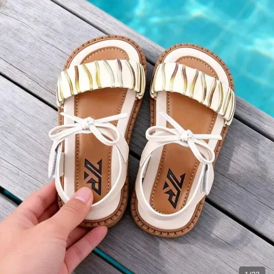 Sandalias de niña