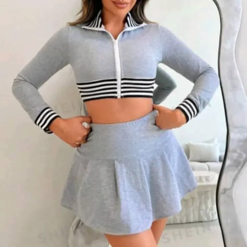  Conjunto de falda corta y abrigo — Gris