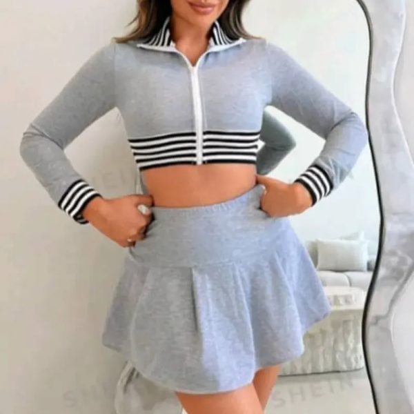  Conjunto de falda corta y abrigo — Gris