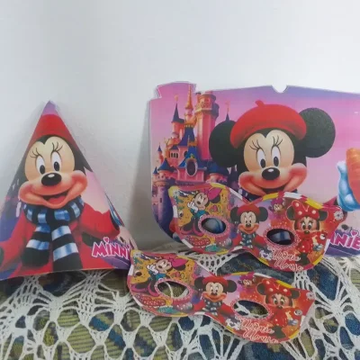 Set 10 gorros y 10 gafitas Minnie Mouse