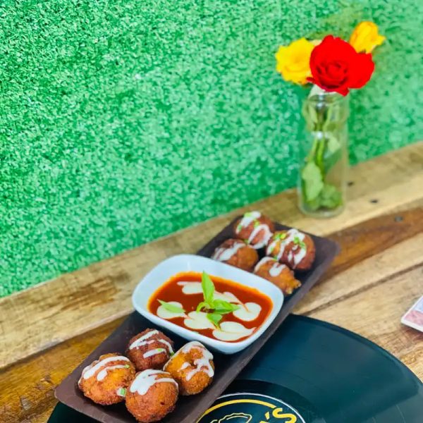 Bolitas rellenas de queso blanco ( 8 unidades)