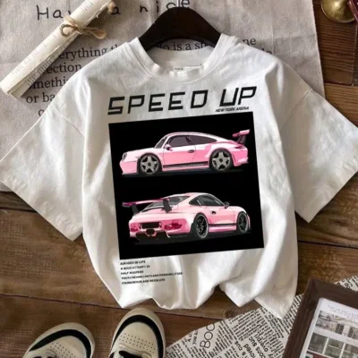 Camiseta blanca con diseño de carros