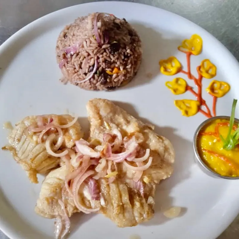 Lomo de cerdo natural con cebolla