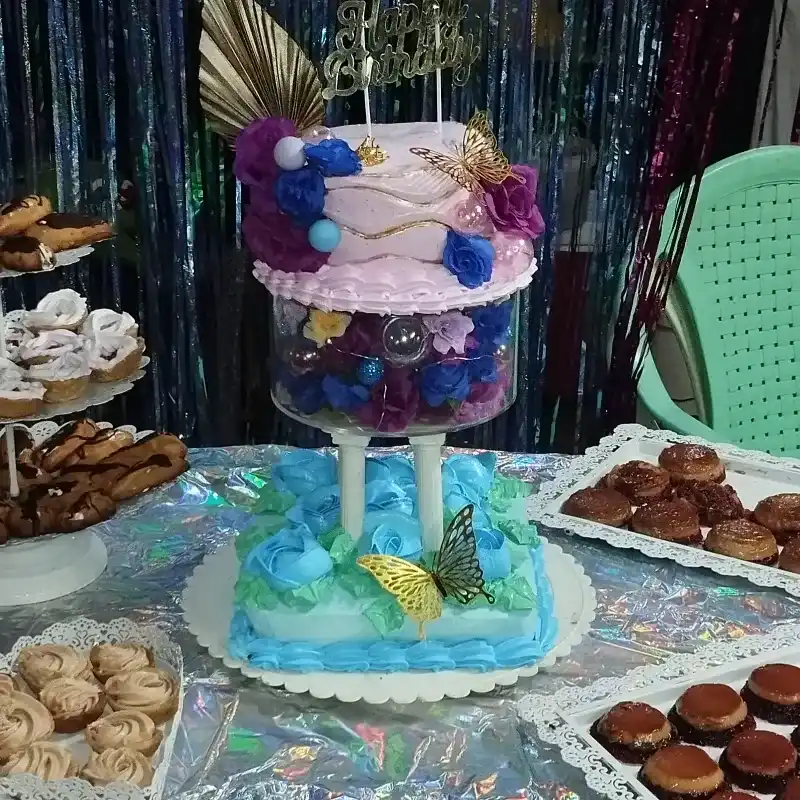 Cuadrado con columnas + soporte de acrílico y luces