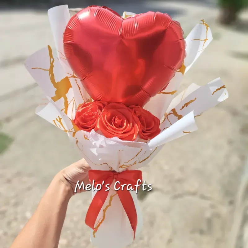 Ramo de rosas eternas con globo✨️