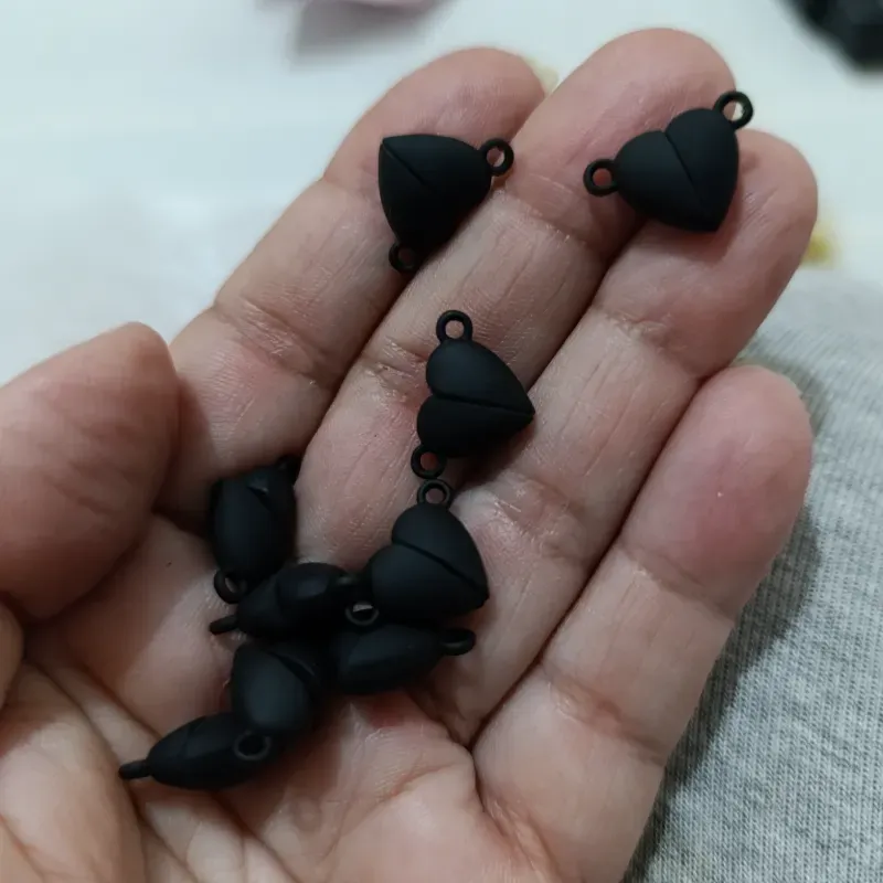 Corazón imantado negro