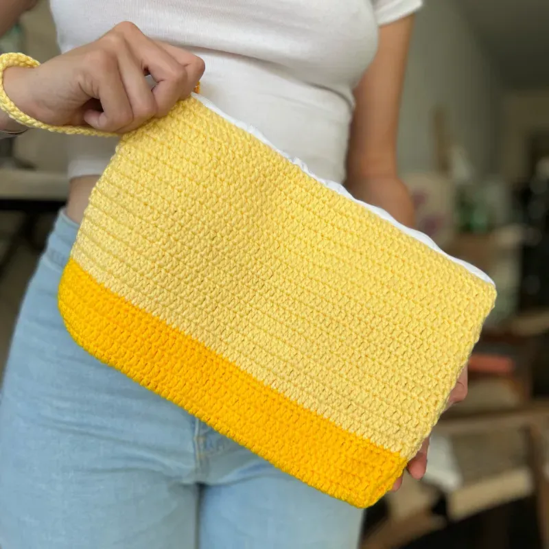 Bolso de mano amarillo
