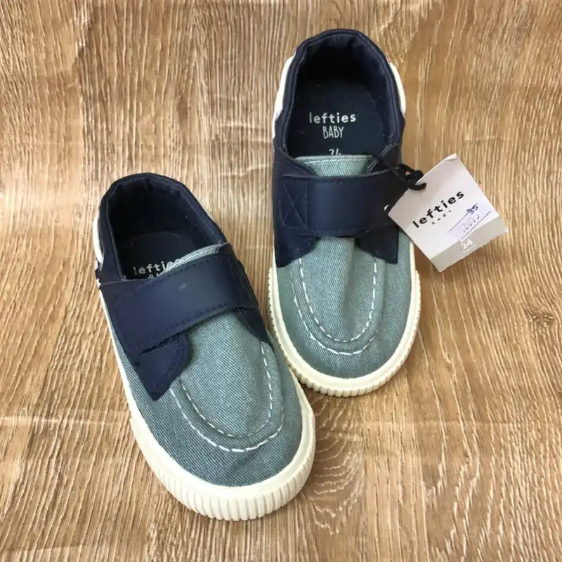 Zapatos color verde y azul