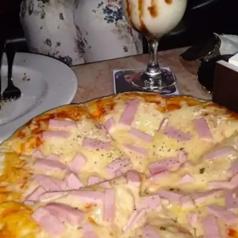 Pizza Jamón y Queso