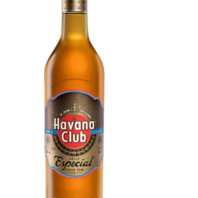Trago de Ron Havana Club Añejo Especial