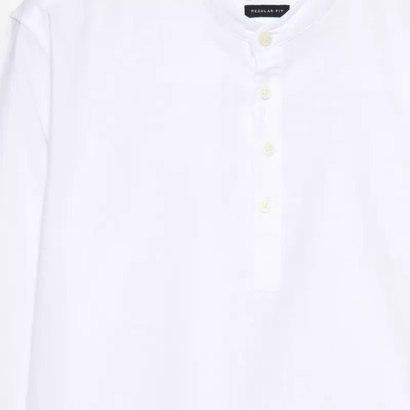 Camisa blanca cuello chino