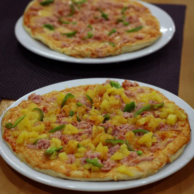 Pizza de jamón y queso