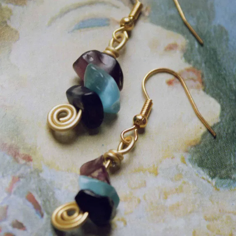Aretes de piedras naturales