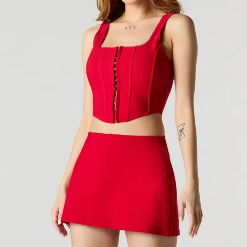 Conjunto rojo corset y saya corta