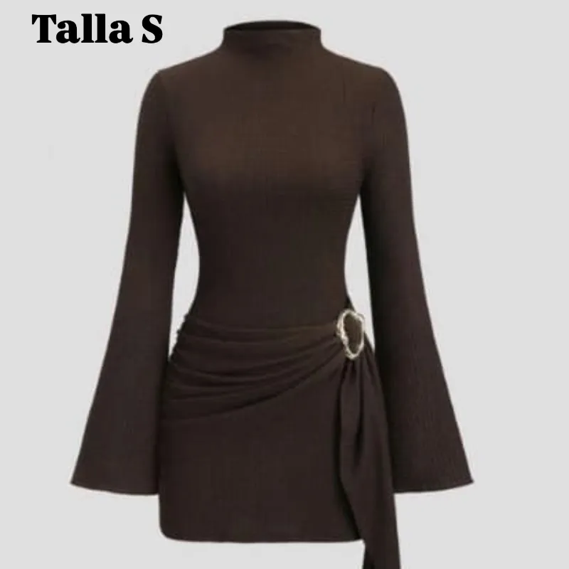 Vestido corto de mangas largas elegante