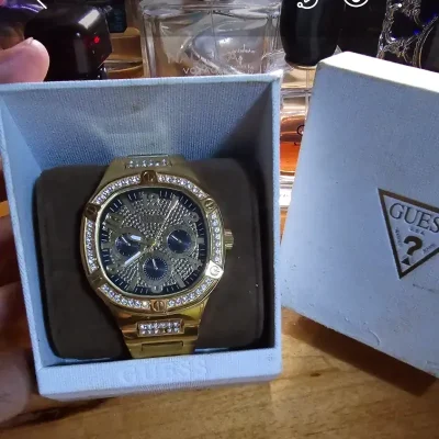 Reloj Guess hombre, de uso, buen estado. Con caja