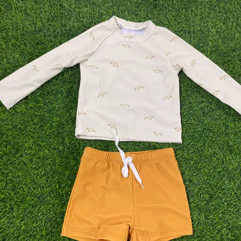 Traje de baño de niño