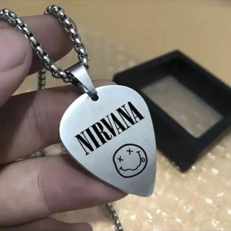 Colgante Púa de guitarra.