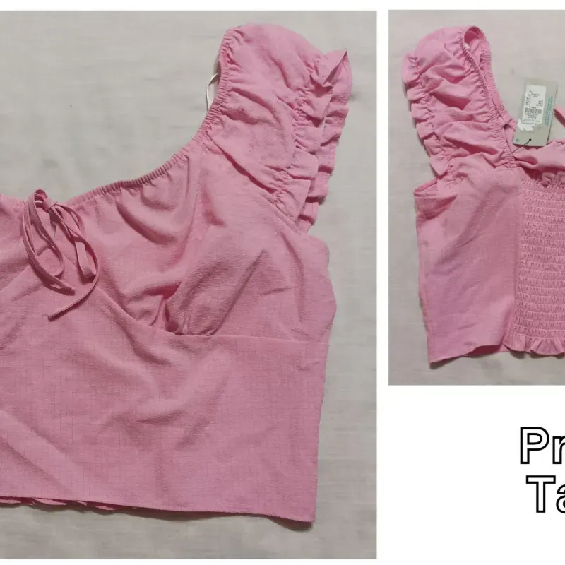 Blusa corta rosada.