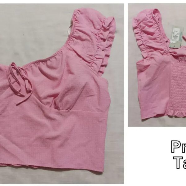 Blusa corta rosada.