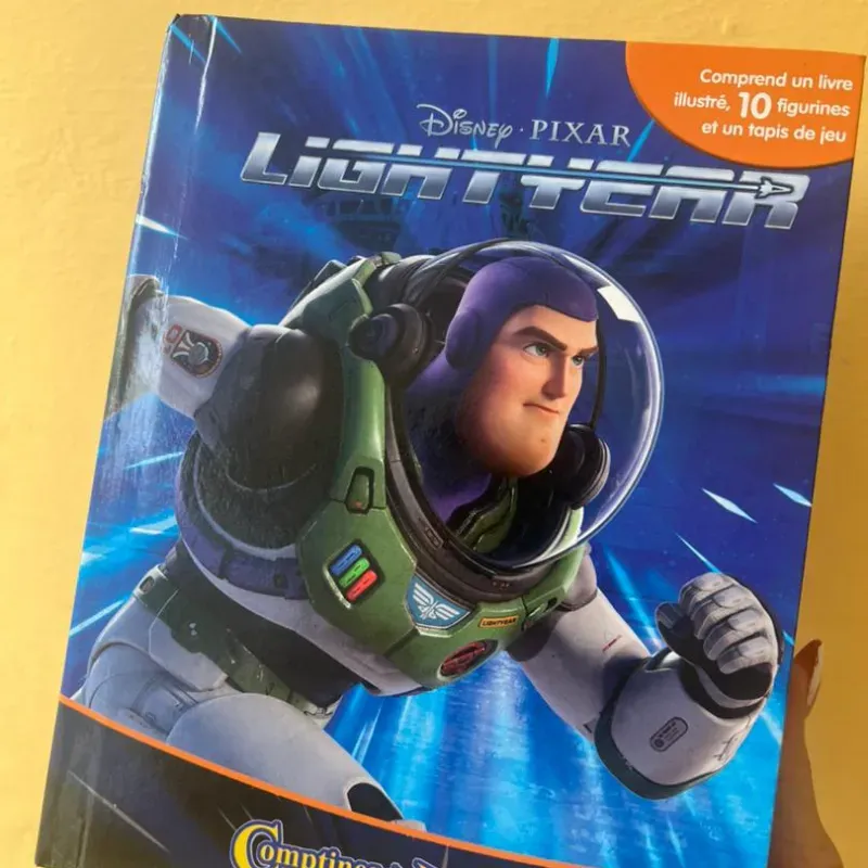 Libro didáctico de Lightyear