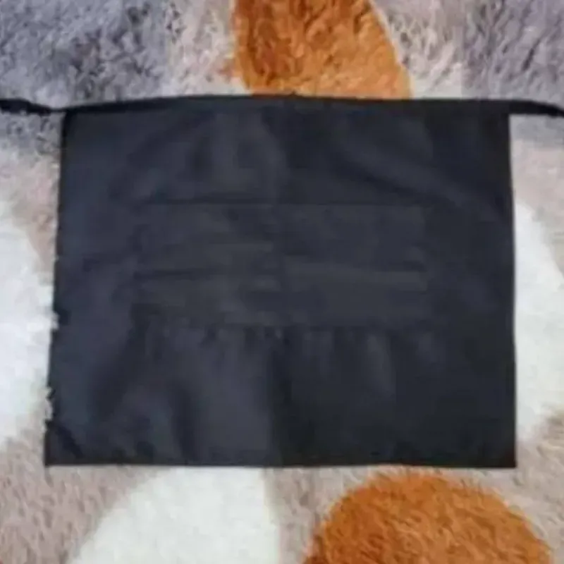 Delantales negros cortos ✍