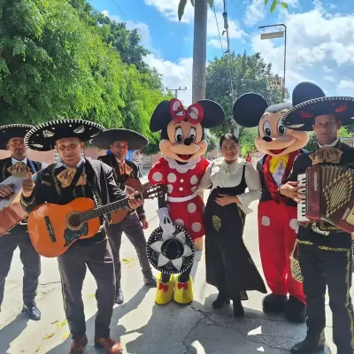 Los 5 Mariachis y Minnie Mouse ❤️