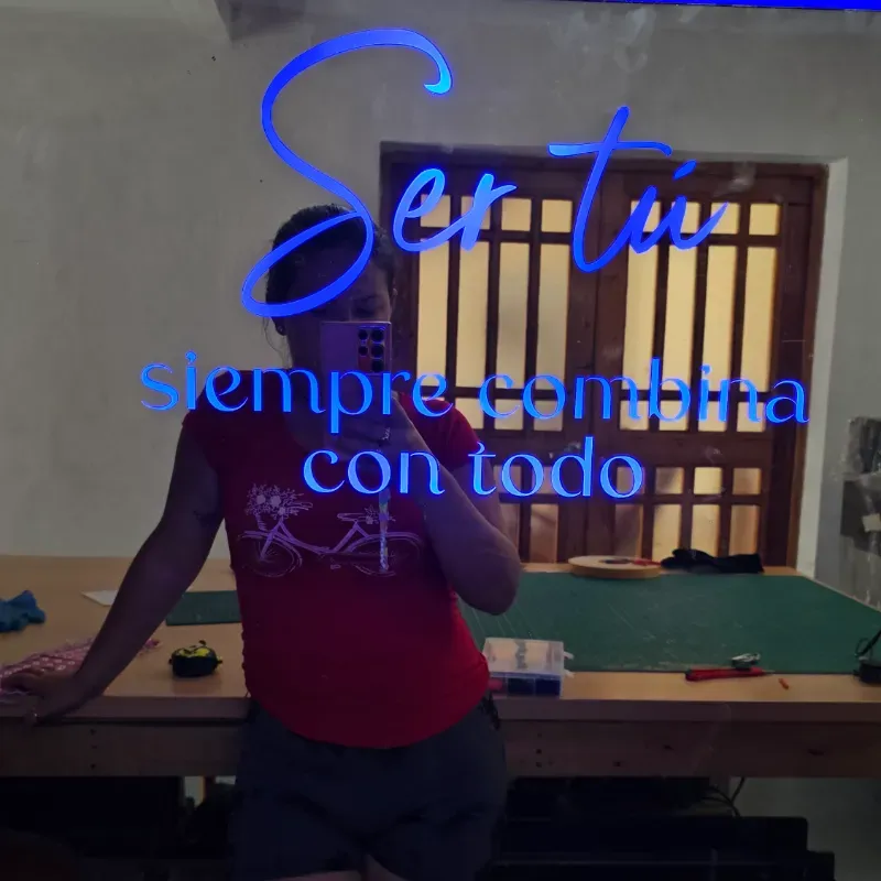 Espejo retroiluminado