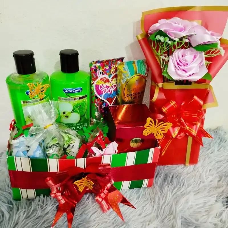 Caja mixta con ramo de 3 rosas eternas