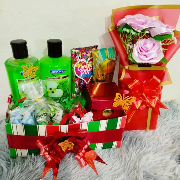 Caja mixta con ramo de 3 rosas eternas