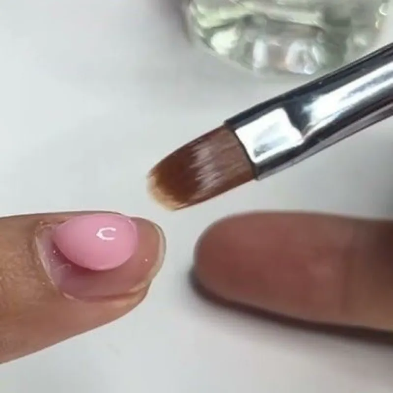 Uña poligel natural corta