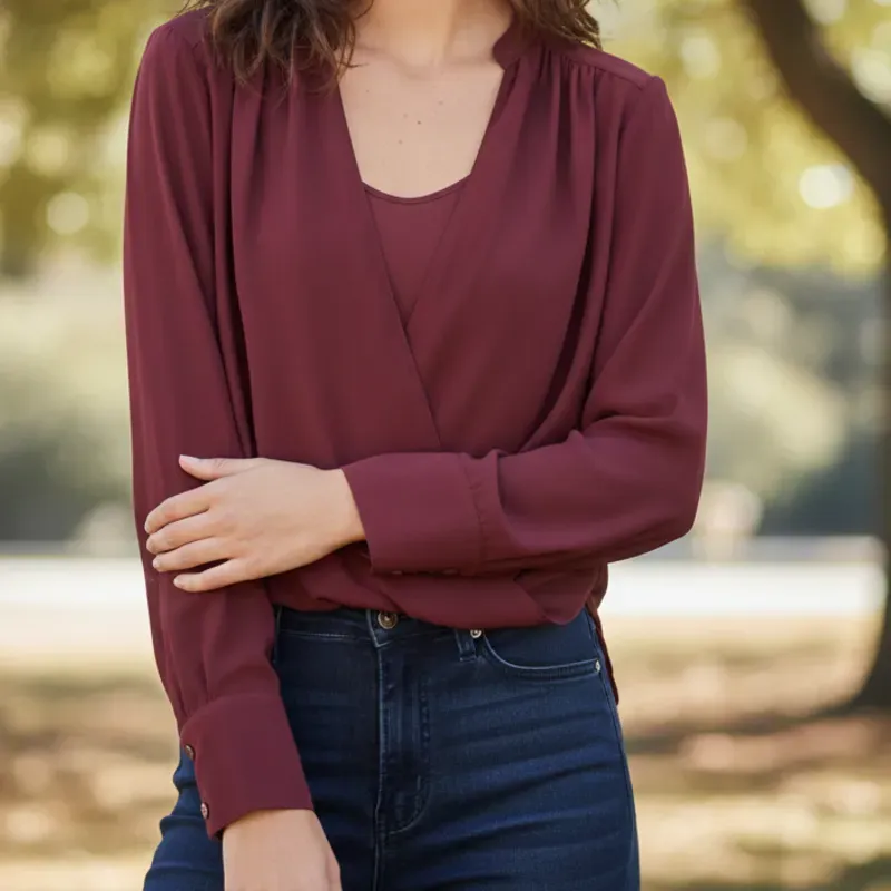 Blusa rojo vino de mangas largas