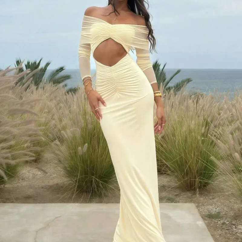 Vestido beige de mangas de encaje