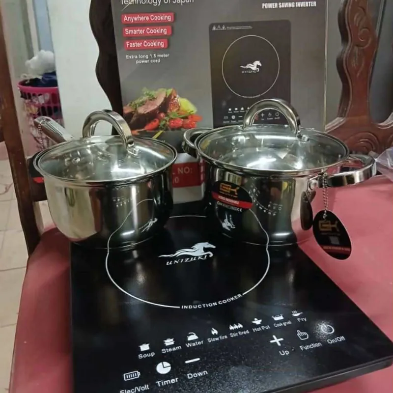 Combo de hornilla de inducción y juego de calderos