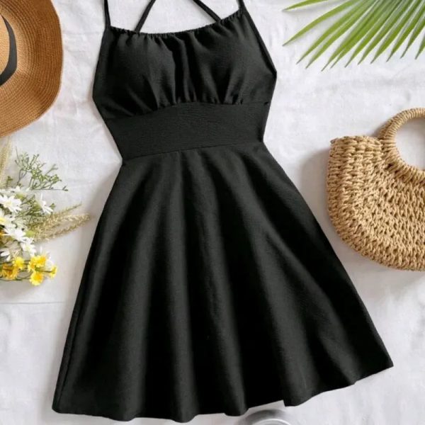 Vestido corto cruzado en la espalda