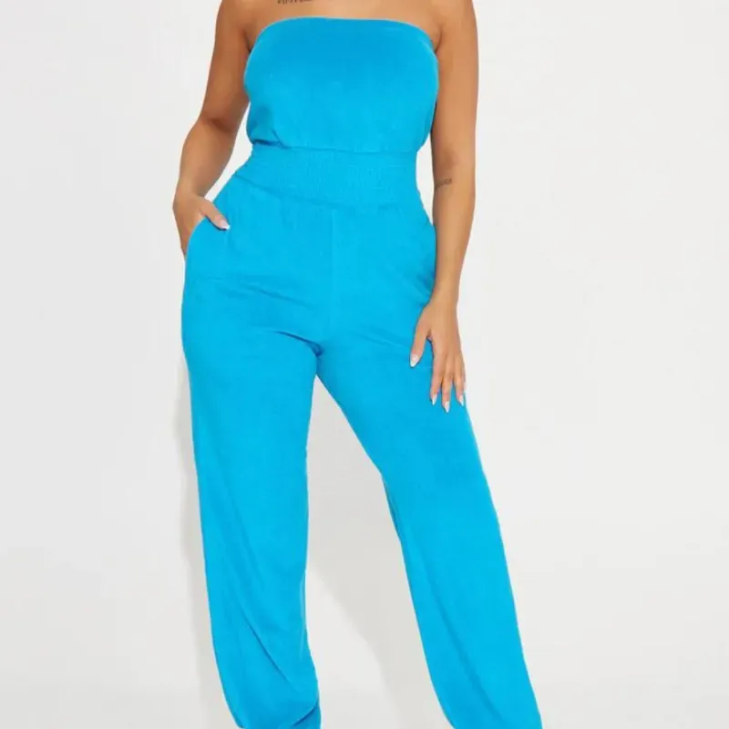 Mono azul sin mangas