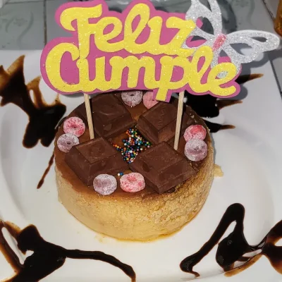 Flan con decoraciones especiales