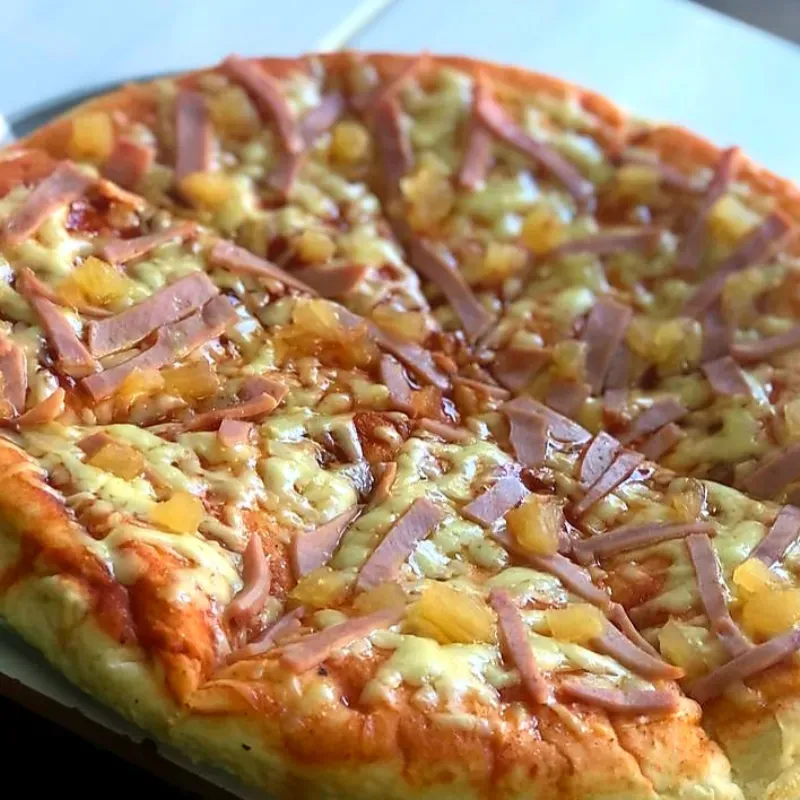 Pizza Hawaiana de Queso Blanco