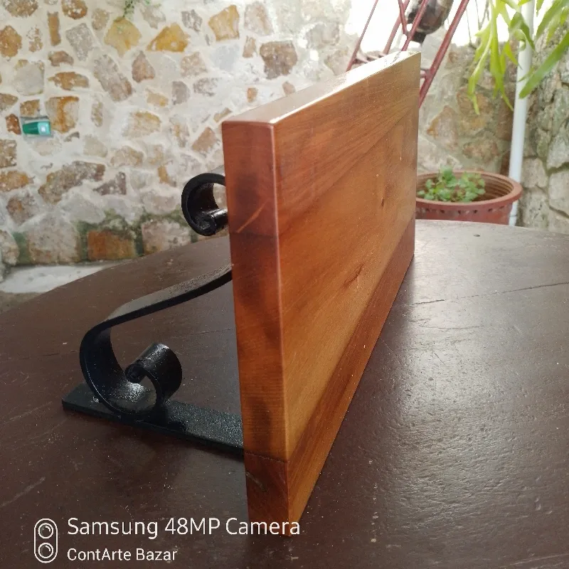 Repisa con pies de amigo de metal trabajado (Por Encargo)