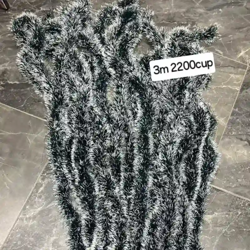 Rabo de gato negro y plateado